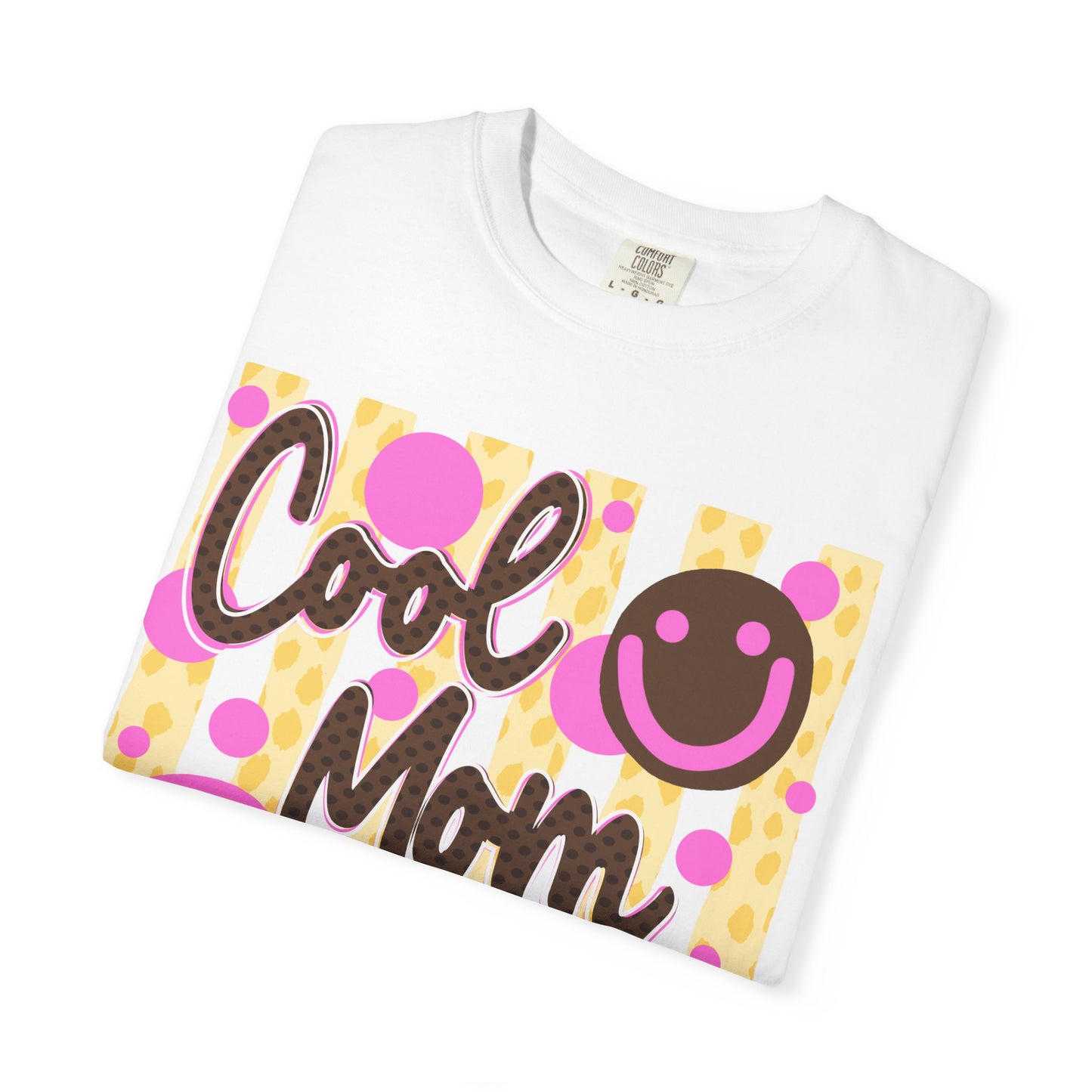 Cool Mom Club T‑Shirt — Retro Smiley Graphic Tee for Moms