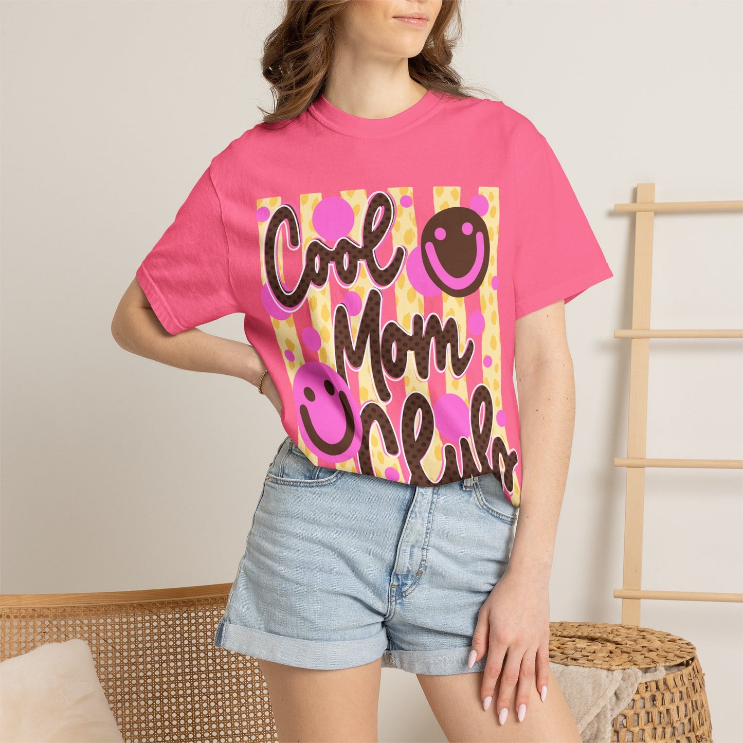 Cool Mom Club T‑Shirt — Retro Smiley Graphic Tee for Moms